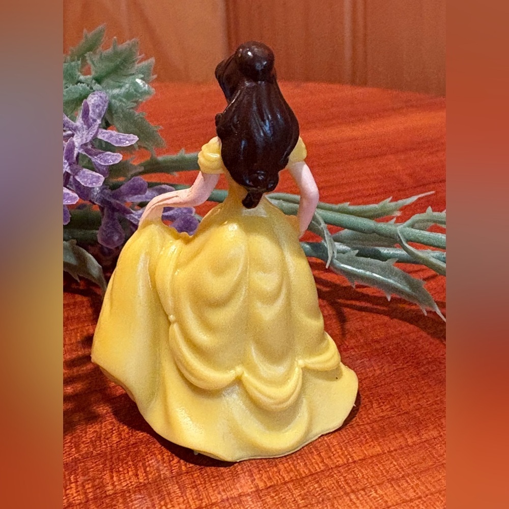 vintage Walt Disney Princess Belle figurine from the late 1980s. - Picture 2 of 5